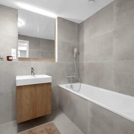Skypark With Balcony Apartamento Bratislava